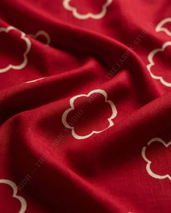 Red 1078 Muslin Prin Cloud Motif — hand