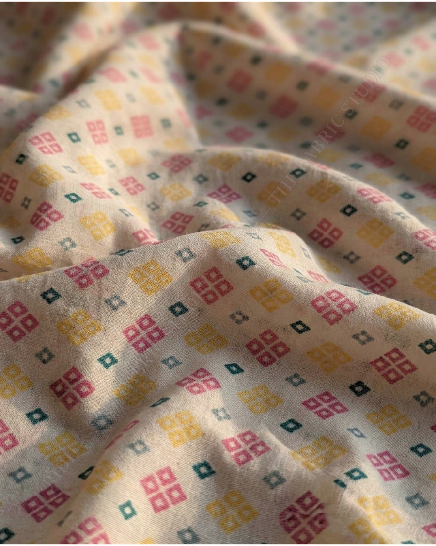 Ivory 23028 Sc Mul Cotton Prn Diamond Motif — hand