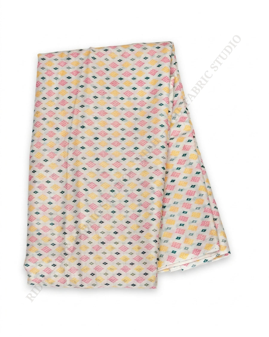 Ivory 23028 Sc Mul Cotton Prn Diamond Motif — closeup