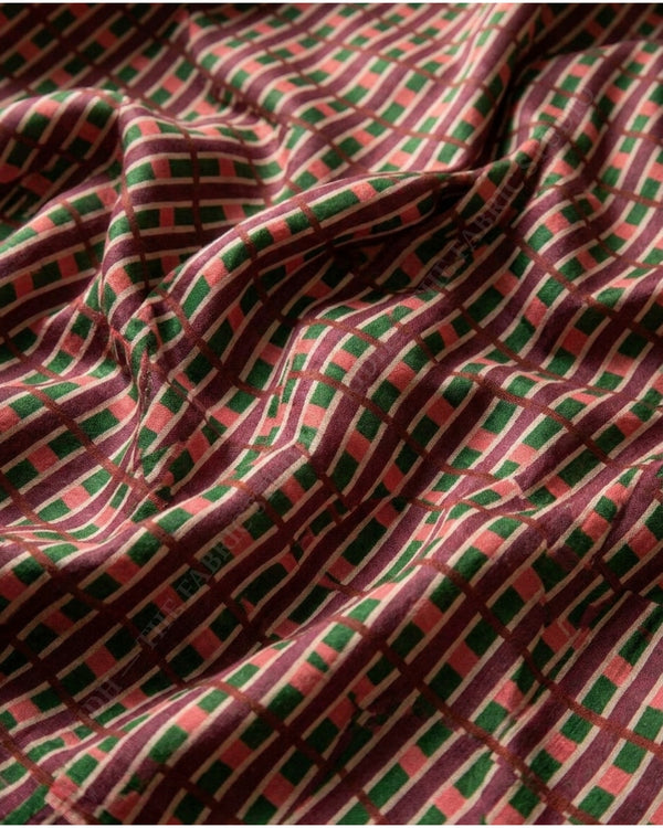 Green 1078 Muslin Prin Small Check — hand