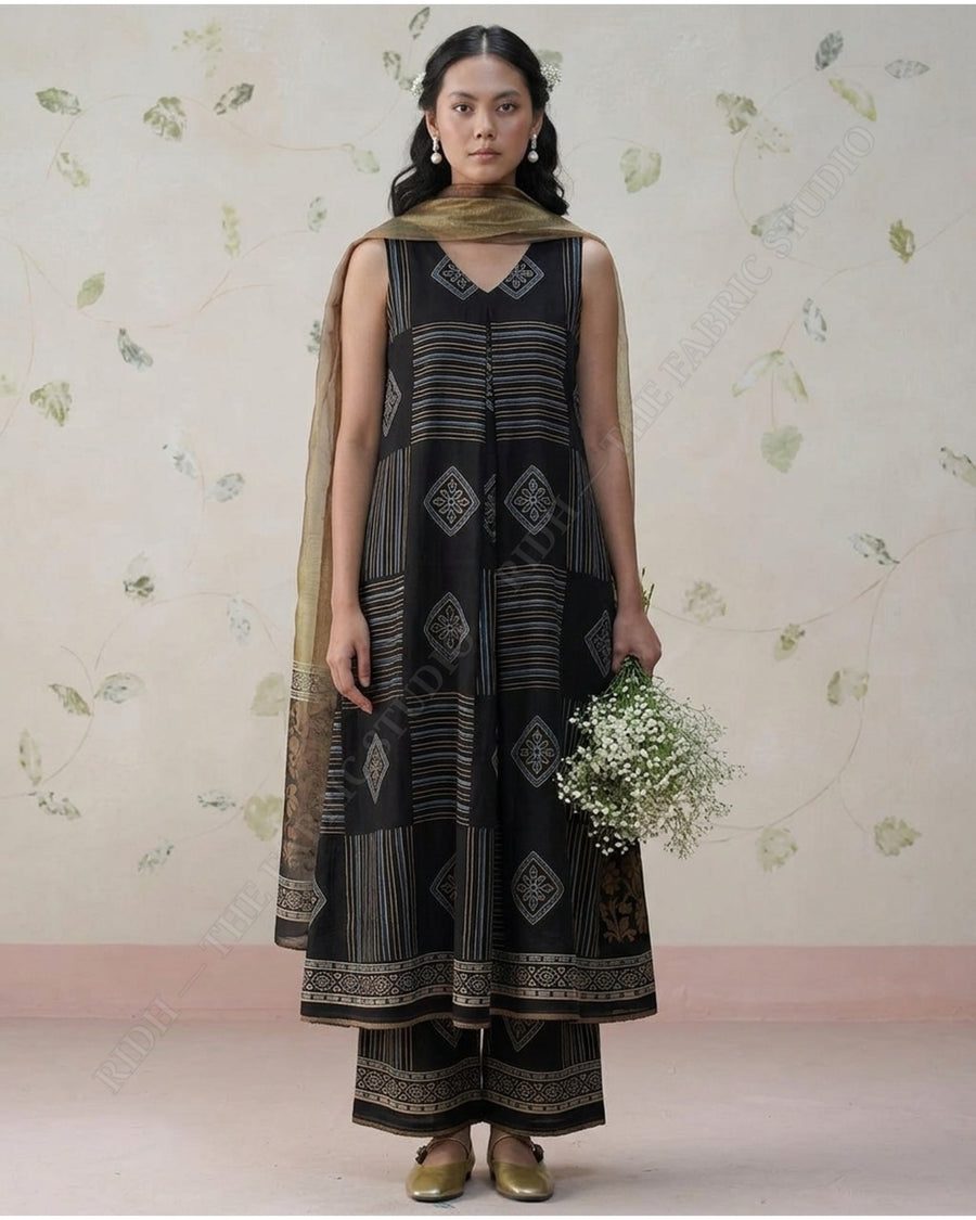 Black 1135 Ajrak Handblock Print Diamond Stripe — model