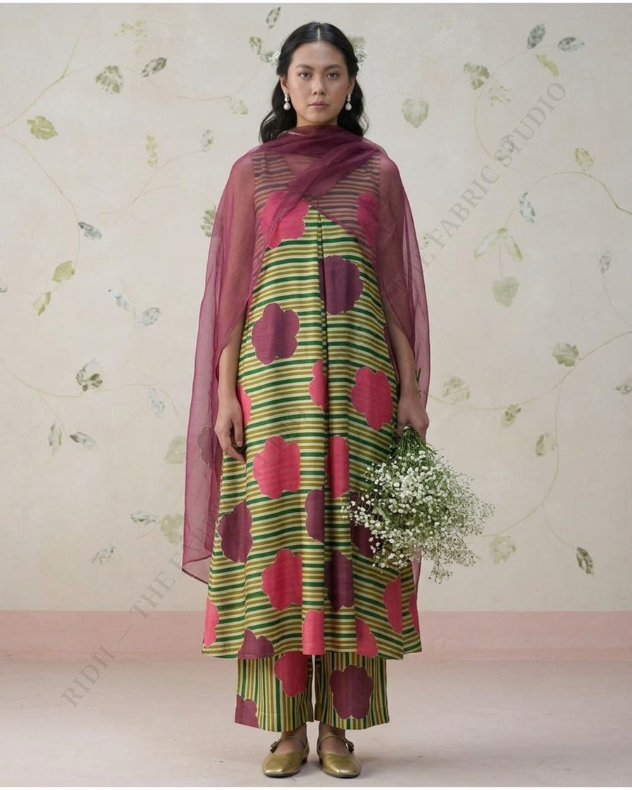 Green 1078 Muslin Prin Floral Stripe — model