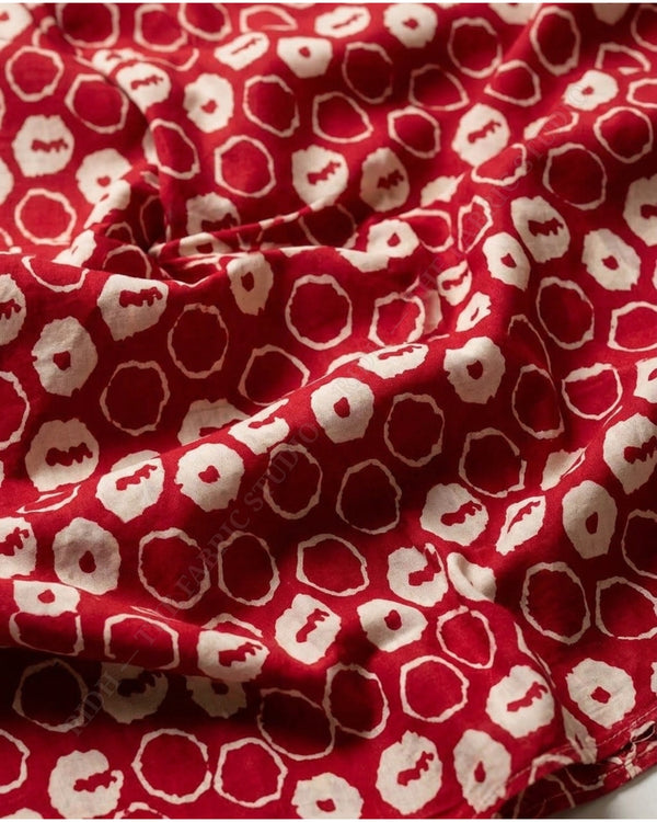 Red 2588 Hm Muslin Print Round Motif — hand