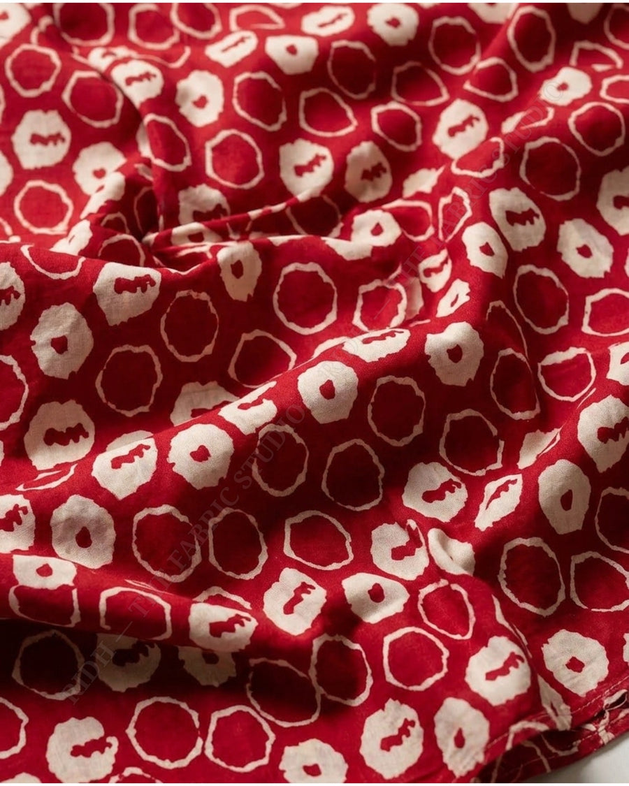 Red 2588 Hm Muslin Print Round Motif — hand